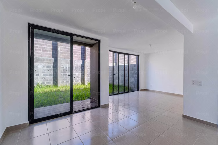 Casa en venta en Portal Valterra, Apopa #2935 - Imagen 2