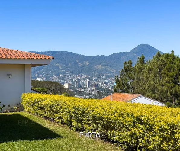 EN VENTA | CASA EN RESIDENCIAL LOMAS DE ALTAMIRA, SAN SALVADOR