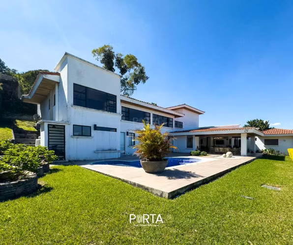 EN VENTA | CASA EN RESIDENCIAL LOMAS DE ALTAMIRA, SAN SALVADOR