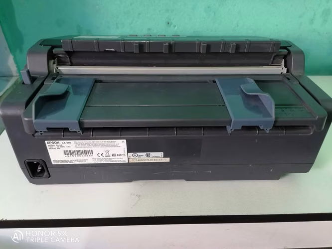 Impresora EPSON LX350 matricial con su cinta y cable de poder $275