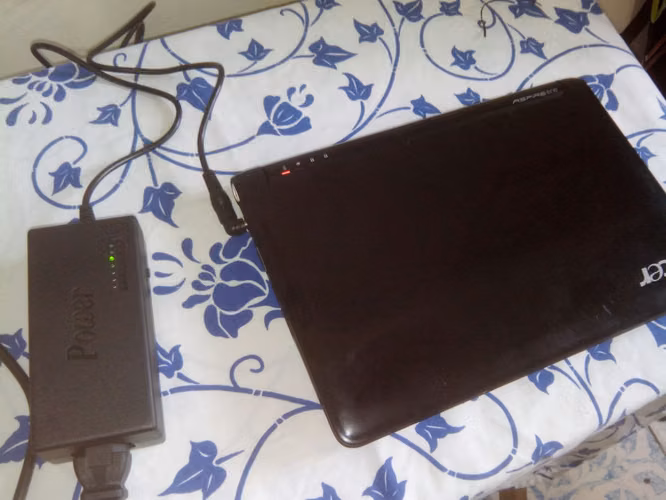 Fuente de Energia para laptops, minilaptops, Desktop todo en uno, routers etc
