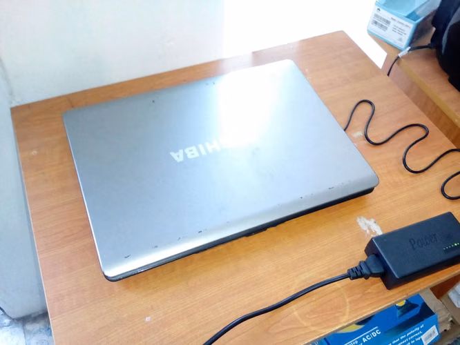Fuente de Energia para laptops, minilaptops, Desktop todo en uno, routers etc