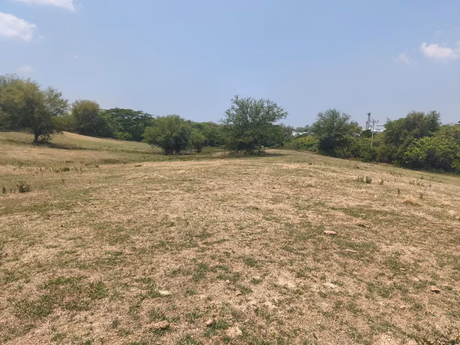 ¡Se vende terreno sobre Autopista a Comalapa! /La Paz