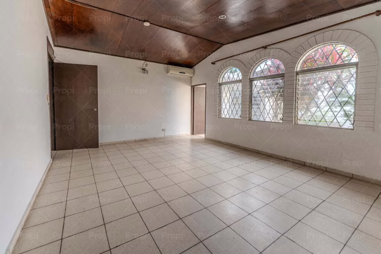 Colonia Escalon - Casa en Venta en San Salvador #3207