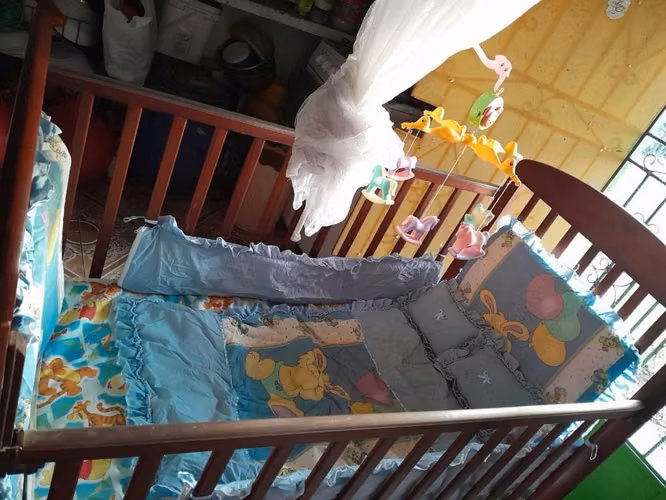 Vendo comoda,Cama cuna de cedro casi nueva