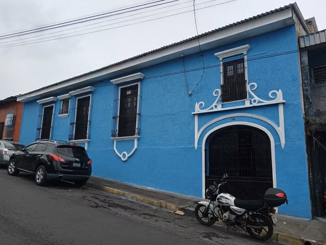 VENTA- CASA GRANDE ESTILO SEVILLA  CENTRO DE SONSONATE