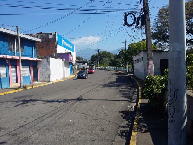 VENTA- CASA GRANDE ESTILO SEVILLA  CENTRO DE SONSONATE