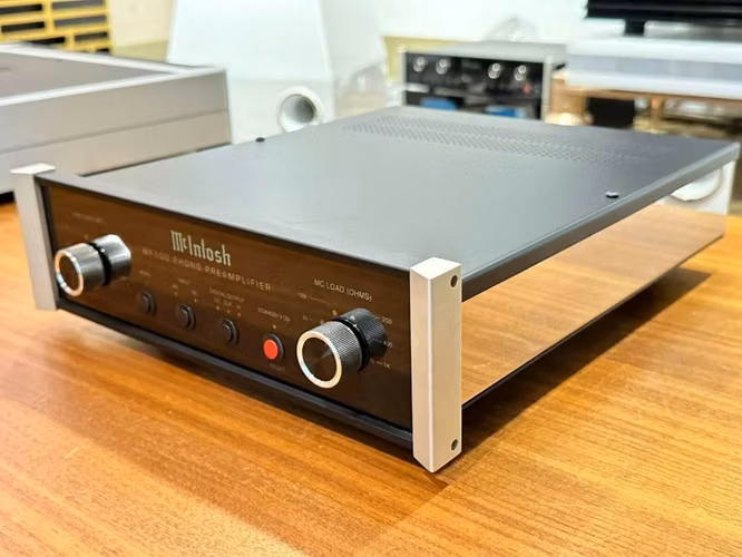 McIntosh MP100 Phono Preamplifier