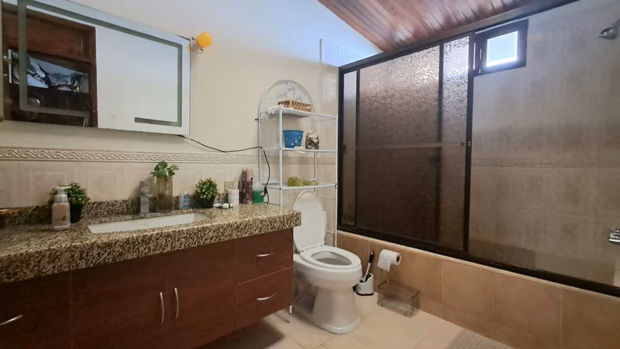 Venta o Alquiler de Casa bonita en Cumbres de Cuscatlan,Antiguo Cuscatlan en privado - Imagen 11