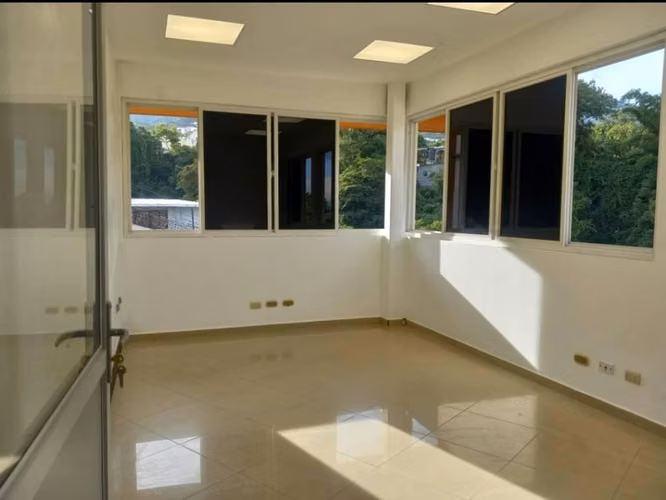 PROPIEDAD COMERCIAL EN RENTA – COLONIA ESCALÓN/ SAN SALVADOR