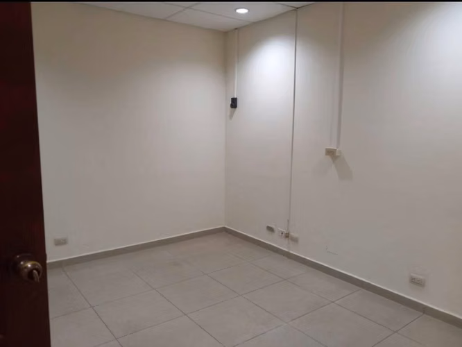 PROPIEDAD COMERCIAL EN RENTA – COLONIA ESCALÓN/ SAN SALVADOR