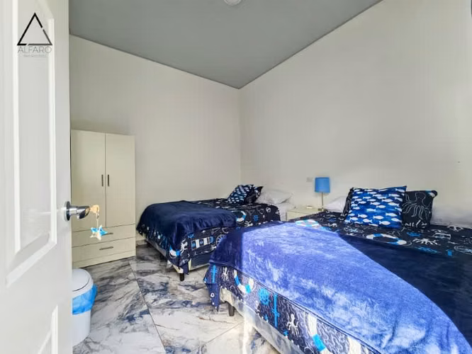 Amplia residencia de lujo en playa con piscina y cancha deportiva - Imagen 19
