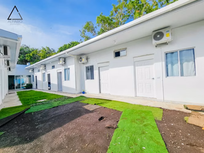 Amplia residencia de lujo en playa con piscina y cancha deportiva - Imagen 3