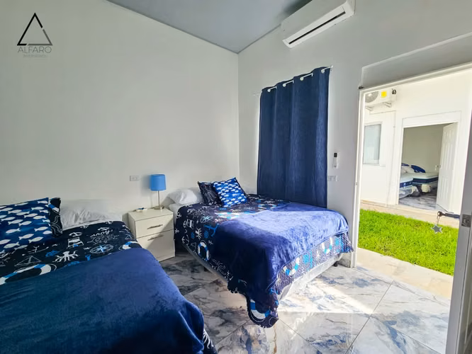 Amplia residencia de lujo en playa con piscina y cancha deportiva - Imagen 20