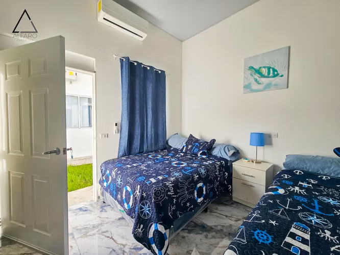 Amplia residencia de lujo en playa con piscina y cancha deportiva - Imagen 18