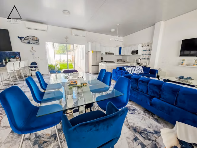 Amplia residencia de lujo en playa con piscina y cancha deportiva - Imagen 5