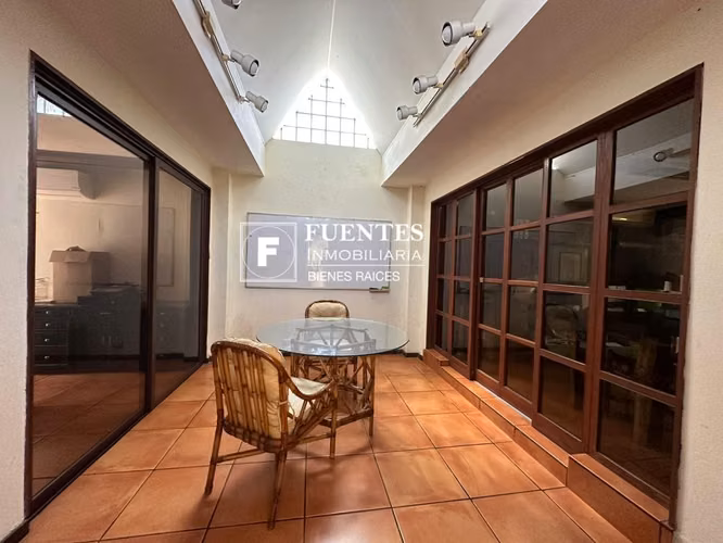 CASA EN VENTA COL SAN FRANCISCO SAN SALVADOR