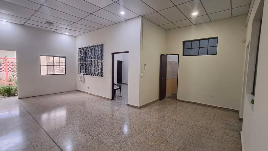 Alquiler para Negocio Propiedad en Barrio La Cruz