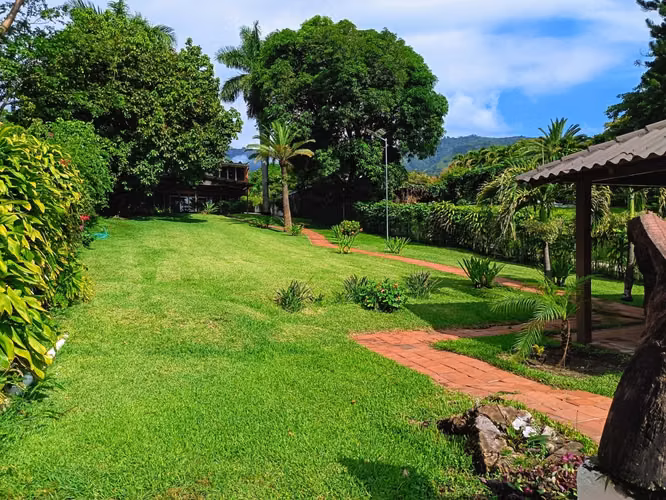 Vendo apartamento full amueblado en Lago de Coatepeque, 3 hab.