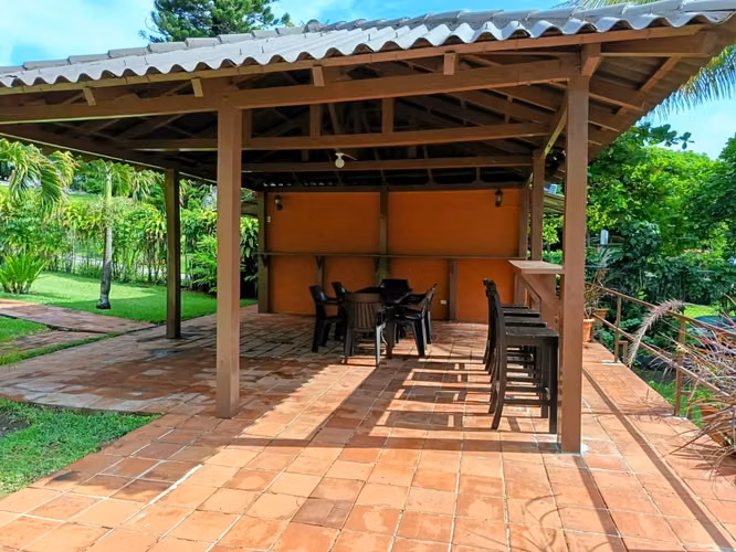 Vendo apartamento full amueblado en Lago de Coatepeque, 3 hab.