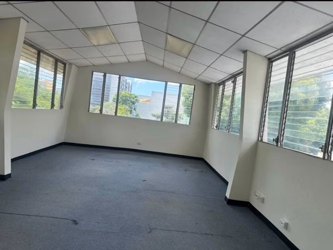 ALQUILER DE OFICINA CORPORATIVA/ ESCALÓN/ SAN SALVADOR