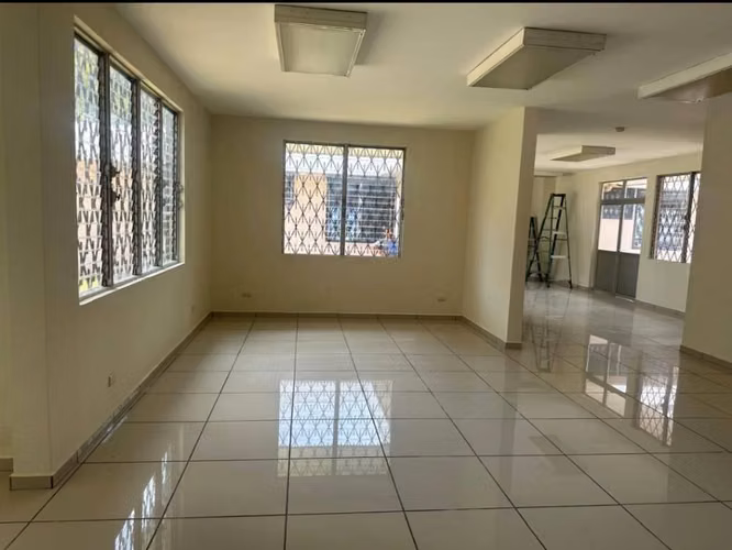ALQUILER DE OFICINA CORPORATIVA/ ESCALÓN/ SAN SALVADOR