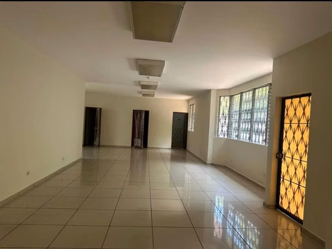 ALQUILER DE OFICINA CORPORATIVA/ ESCALÓN/ SAN SALVADOR