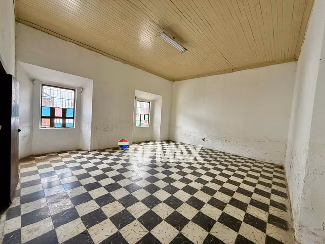 INMUEBLE PARA USO COMERCIAL EN EL CENTRO DE AHUACHAPÁN