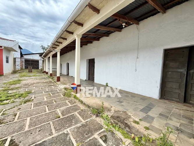 INMUEBLE PARA USO COMERCIAL EN EL CENTRO DE AHUACHAPÁN