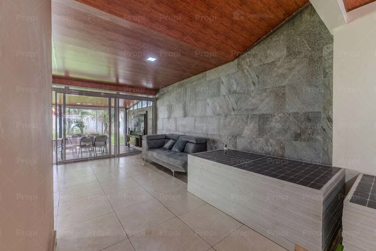 Las Palmeras - Casa en Venta en Santa Tecla #3637