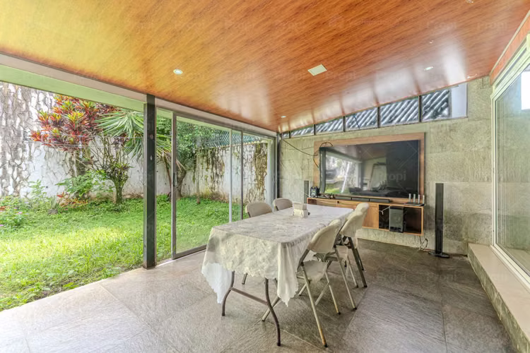 Las Palmeras - Casa en Venta en Santa Tecla #3637