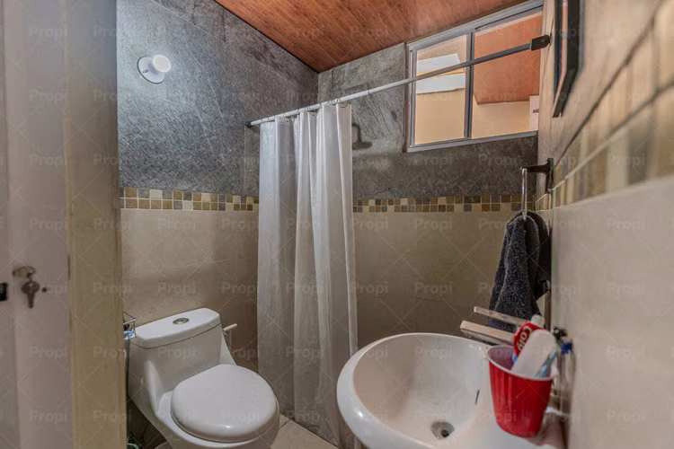 Las Palmeras - Casa en Venta en Santa Tecla #3637