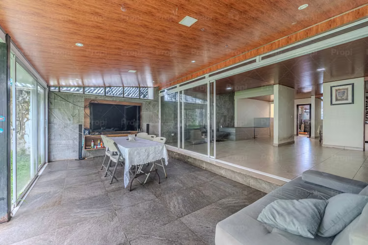 Las Palmeras - Casa en Venta en Santa Tecla #3637