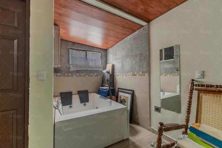 Las Palmeras - Casa en Venta en Santa Tecla #3637