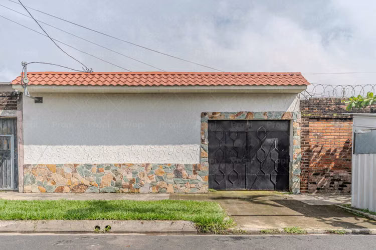 Las Palmeras - Casa en Venta en Santa Tecla #3637