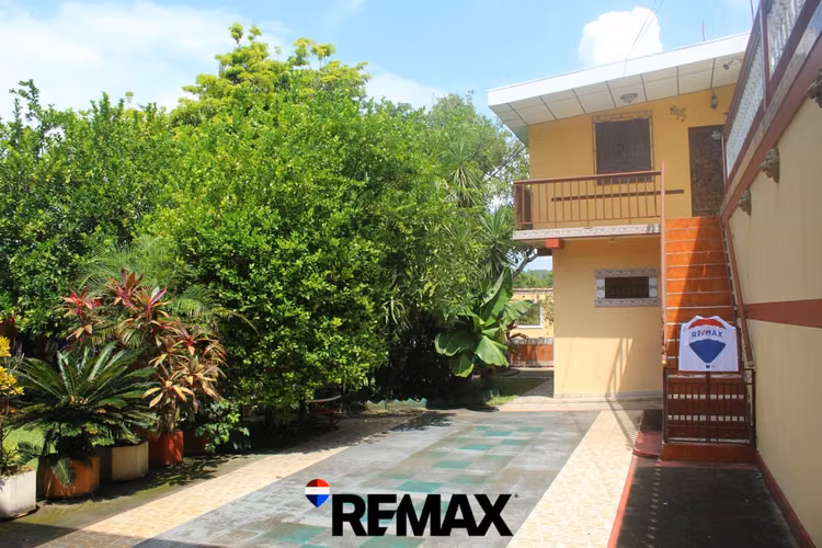 OLOCUILTA, CASA EN VENTA. AMPLIO JARDÍN, EN PRIVADO