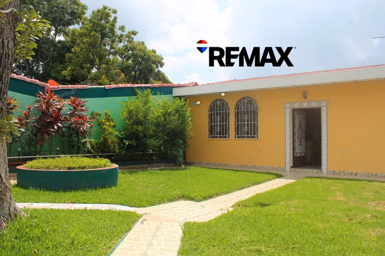 OLOCUILTA, CASA EN VENTA. AMPLIO JARDÍN, EN PRIVADO