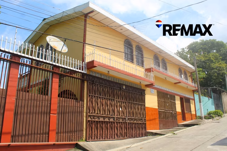 OLOCUILTA, CASA EN VENTA. AMPLIO JARDÍN, EN PRIVADO