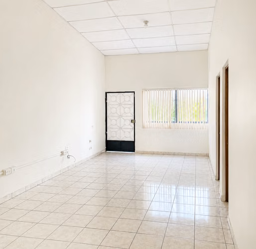 Casa amplia para oficina o bodega , Almacen– Zacatecoluca