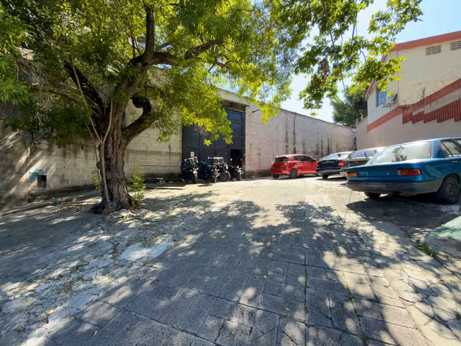EN VENTA | BODEGA Y OFICINAS EN COLONIA ROMA, SAN SALVADOR