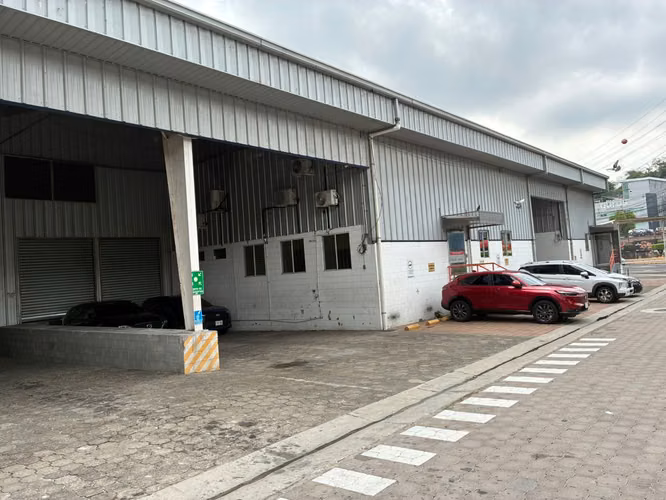 Alquiler de Bodega  Zona Privilegiada, complejo privado , Carretera a la Libertad