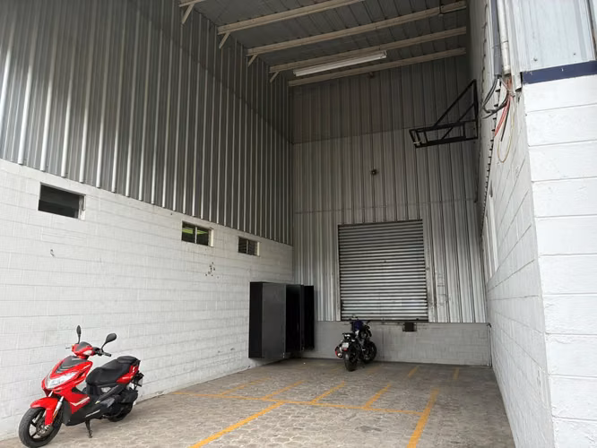 Alquiler de Bodega  Zona Privilegiada, complejo privado , Carretera a la Libertad