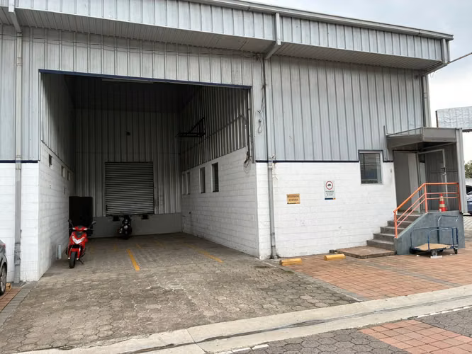 Alquiler de Bodega  Zona Privilegiada, complejo privado , Carretera a la Libertad