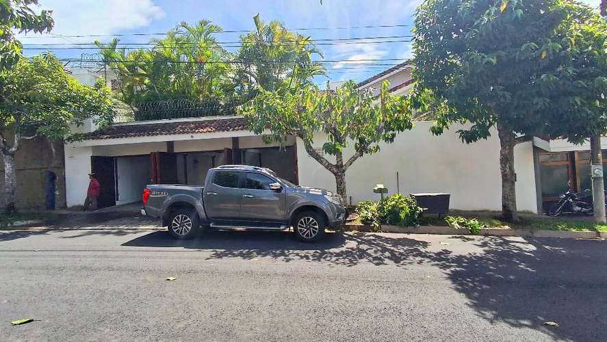 Lomas de Altamira– Terreno de 980 v | 4 habitaciones | Jardín amplio | $4,300