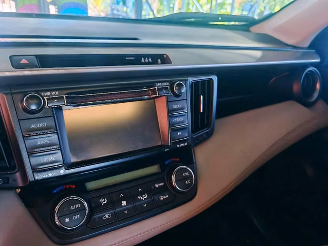 TOYOTA RAV4 XLE 2017