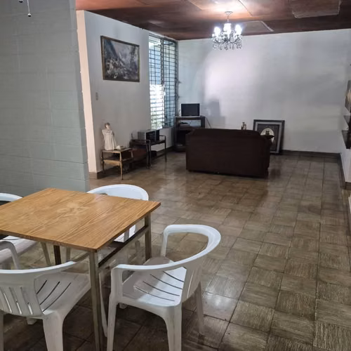 CASA EN VENTA UN NIVEL, COLONIA MIRAMONTE