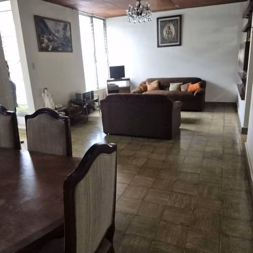 CASA EN VENTA UN NIVEL, COLONIA MIRAMONTE