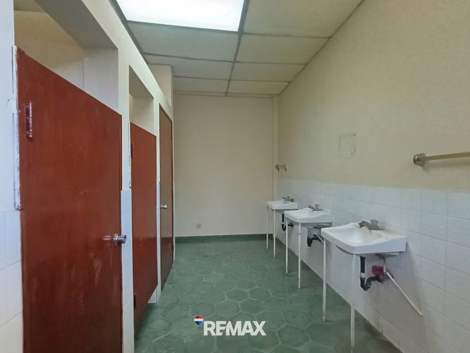 SOYAPANGO | OFICINAS EN ALQUILER | 321 m² | 5 PARQUEOS