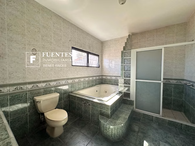 VENTA CASA BOSQUES DE SANTA TERESA SANTA TECLA