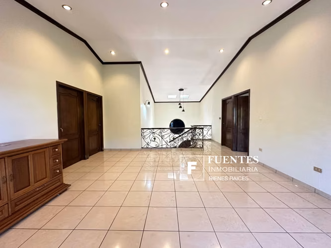 VENTA CASA BOSQUES DE SANTA TERESA SANTA TECLA